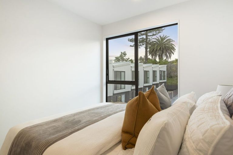 Photo of property in 1/18 Handley Avenue, Narrow Neck, Auckland, 0624