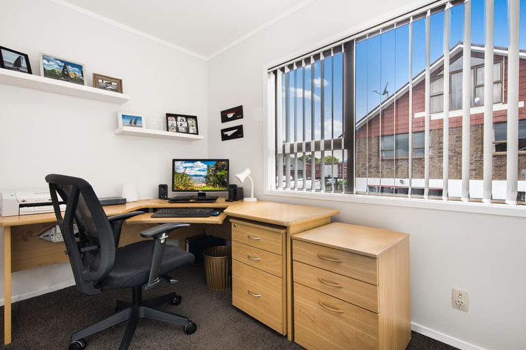 Photo of property in 21 St Annes Crescent, Wattle Downs, Auckland, 2103