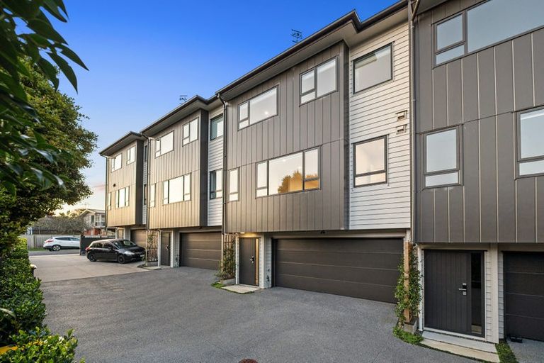 Photo of property in 4c Fowler Street, Northcote, Auckland, 0627