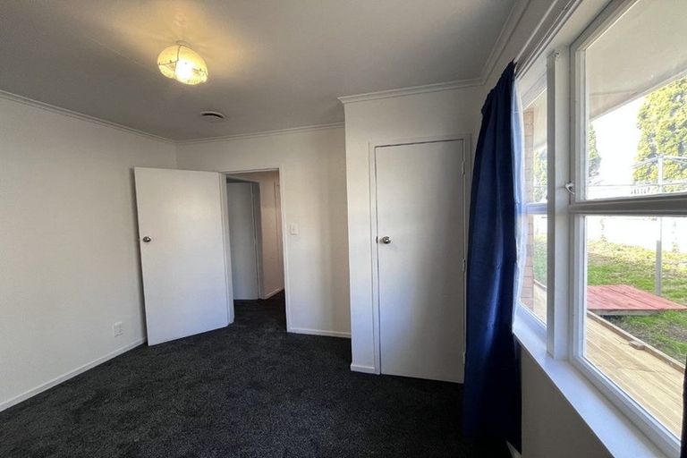 Photo of property in 79 Cobham Crescent, Kelston, Auckland, 0602