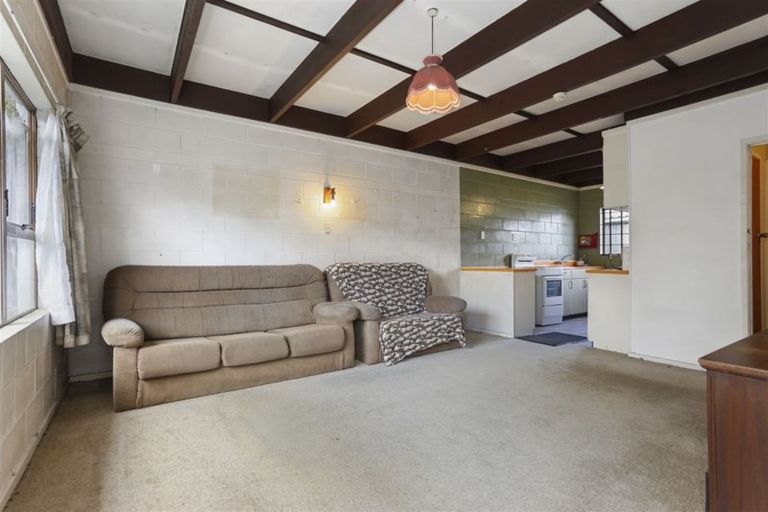 Photo of property in 2/16 Valron Road, Te Atatu South, Auckland, 0602