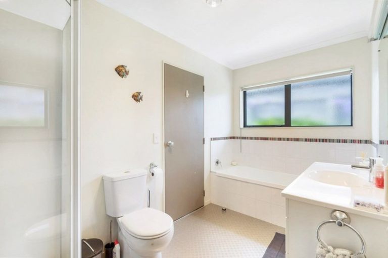 Photo of property in 5 Fytfield Place, Paraparaumu, 5032