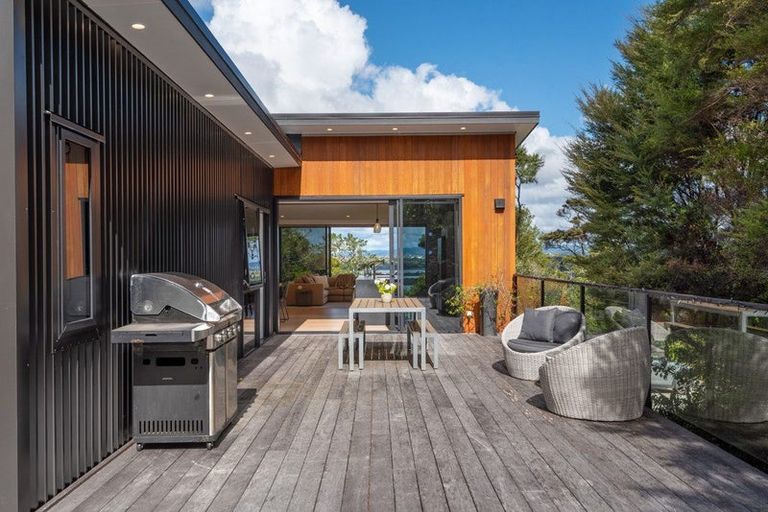 Photo of property in 17 Chatham Avenue, Paremoremo, Auckland, 0632