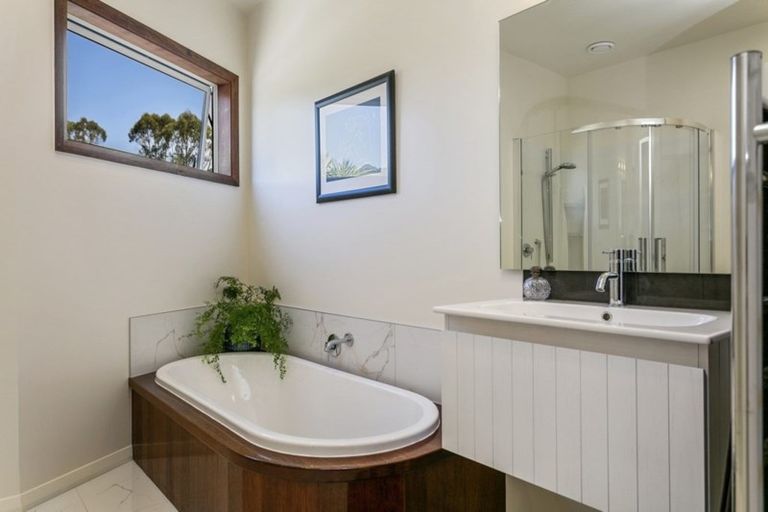 Photo of property in 7 Cameron Drive, Acacia Bay, Taupo, 3385