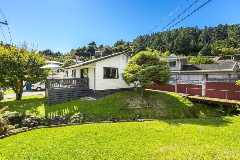 Photo of property in 17 Forest Road, Pinehaven, Upper Hutt, 5019