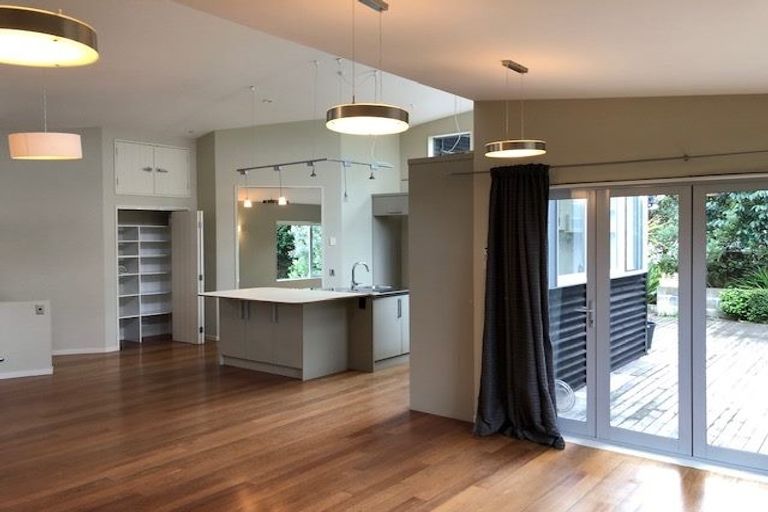 Photo of property in 21a Korotaha Terrace, Rothesay Bay, Auckland, 0630