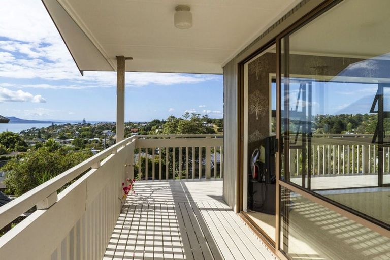 Photo of property in 29 Jellicoe Road, Murrays Bay, Auckland, 0630