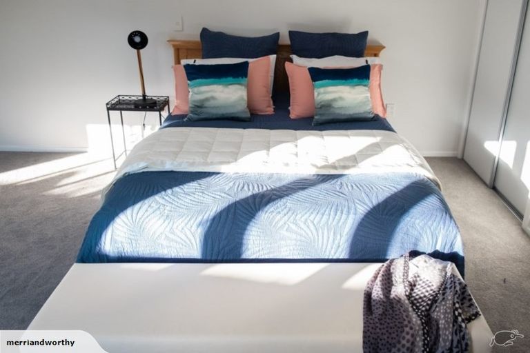 Photo of property in 15 Old Lake Road, Narrow Neck, Auckland, 0624