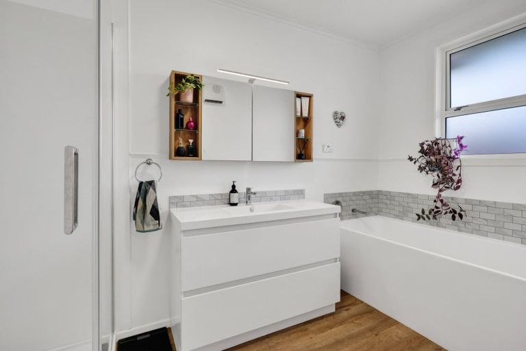 Photo of property in 64 Nevada Drive, Merrilands, New Plymouth, 4312