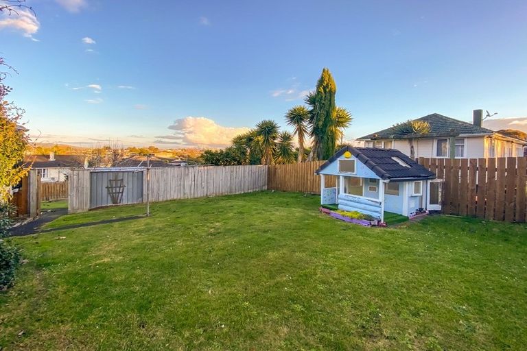 Photo of property in 92 Arimu Road, Papakura, 2110