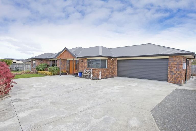Photo of property in 3 Walnut Grove, Kelvin Grove, Palmerston North, 4414