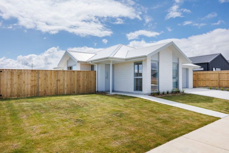Photo of property in 68 Atlantic Drive, Fitzherbert, Palmerston North, 4410