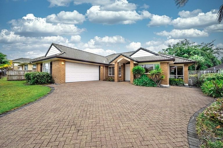 Photo of property in 103 Golfland Drive, Golflands, Auckland, 2013