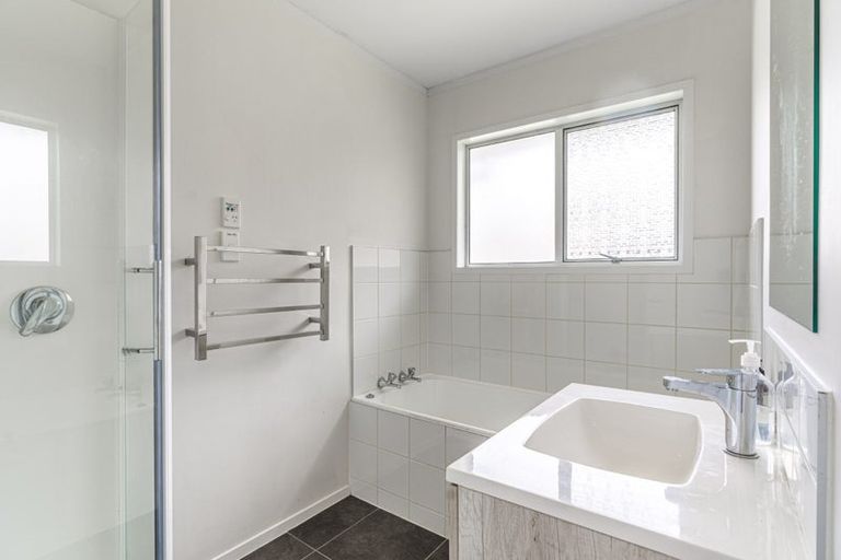 Photo of property in 2/121 Gardner Avenue, New Lynn, Auckland, 0600