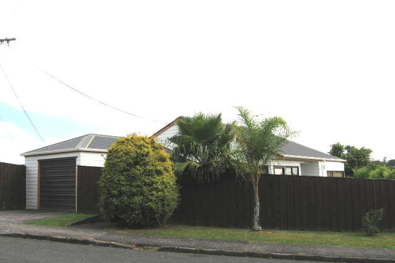 Photo of property in 7 Barron Drive, Green Bay, Auckland, 0604