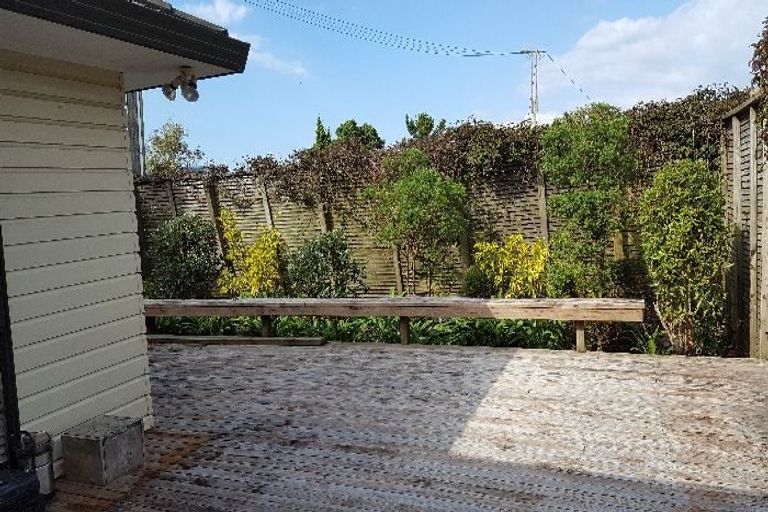 Photo of property in 80 Sunset Road, Unsworth Heights, Auckland, 0632