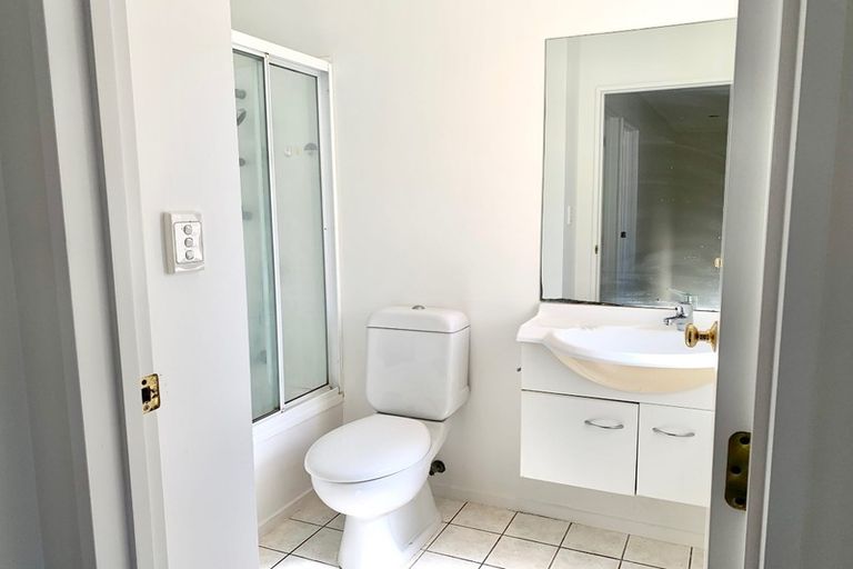 Photo of property in 6/30 Roanoke Way, Albany, Auckland, 0632