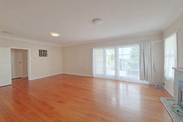 Photo of property in 35a Bradbury Road, Botany Downs, Auckland, 2010
