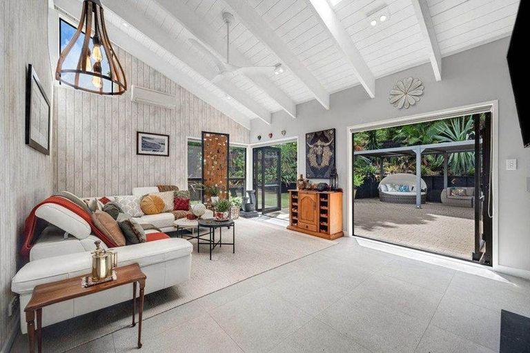Photo of property in 80a Beach Road, Mellons Bay, Auckland, 2014