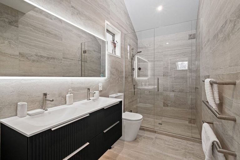 Photo of property in 62 Hensman Road, Queenstown, 9300