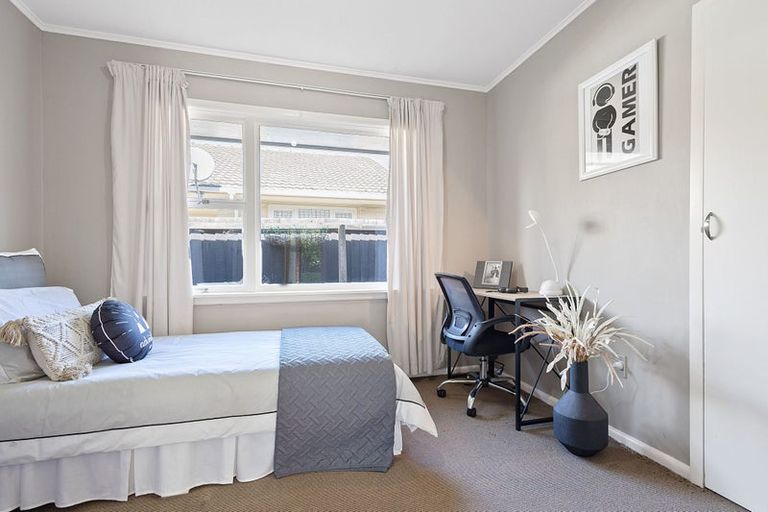 Photo of property in 7 Brookby Crescent, Avonhead, Christchurch, 8042