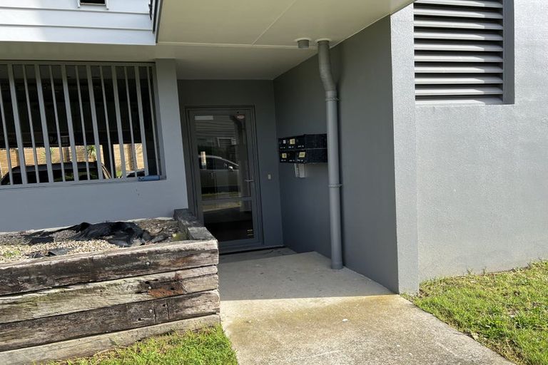 Photo of property in 1/63 Kestev Drive, Flat Bush, Auckland, 2016