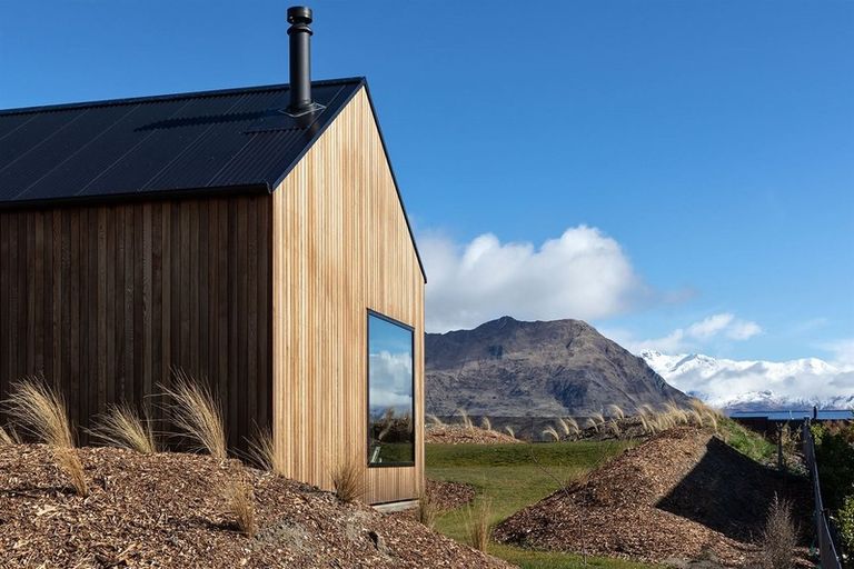 Photo of property in 12 Avalanche Place, Wanaka, 9305