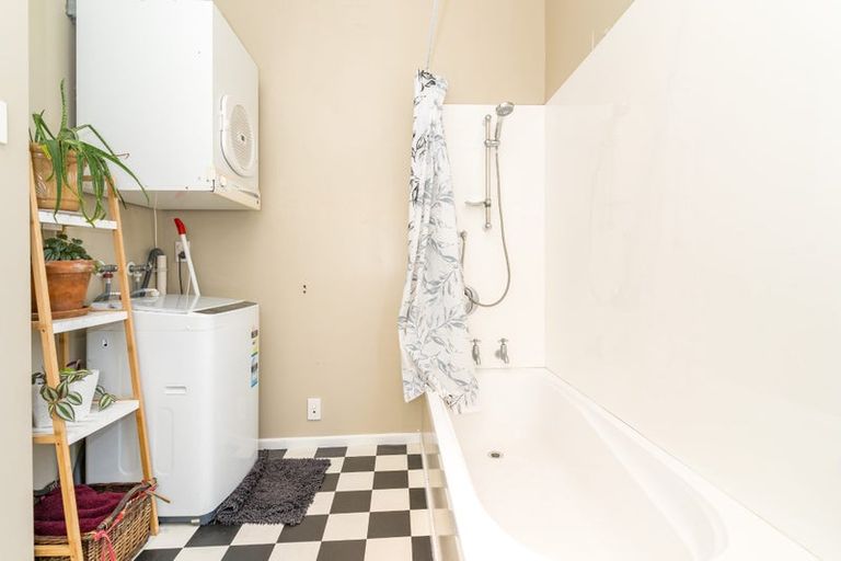 Photo of property in 48 Royal Crescent, Saint Kilda, Dunedin, 9012