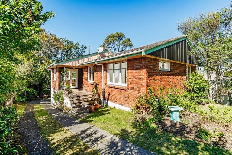 Photo of property in 16 William Bond Street, Stanley Point, Auckland, 0624