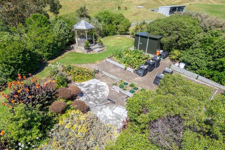 Photo of property in 52 Harakeke Road, Te Horo, Otaki, 5581