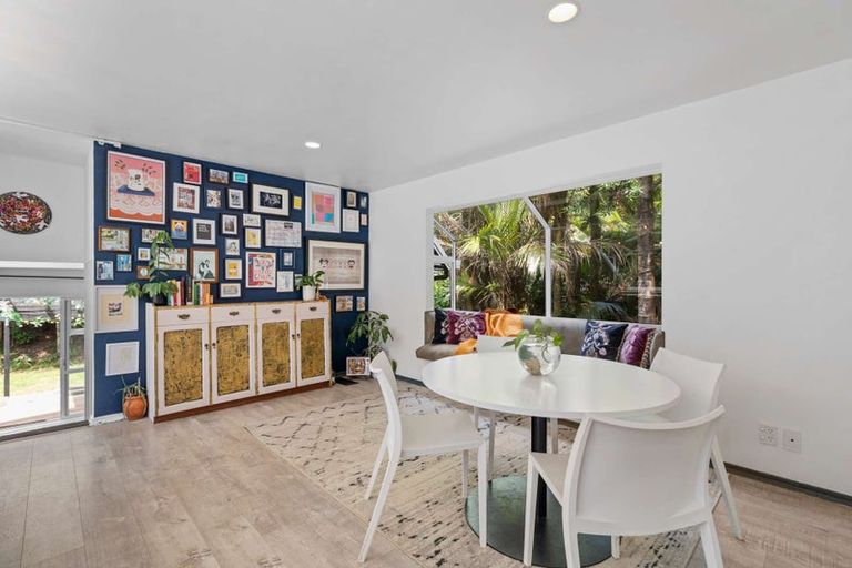 Photo of property in 1 Dorothy Road, Laingholm, Auckland, 0604