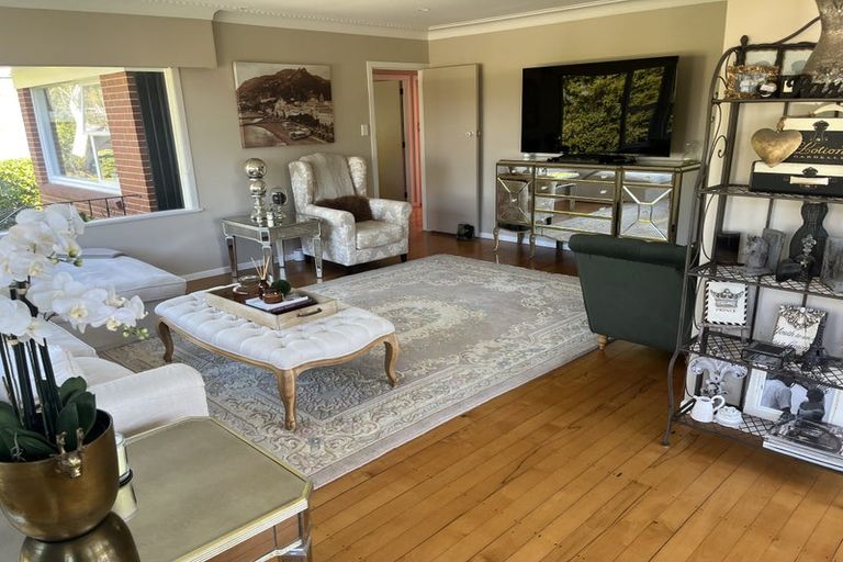 Photo of property in 5 Tudward Glade, Hillcrest, Auckland, 0627