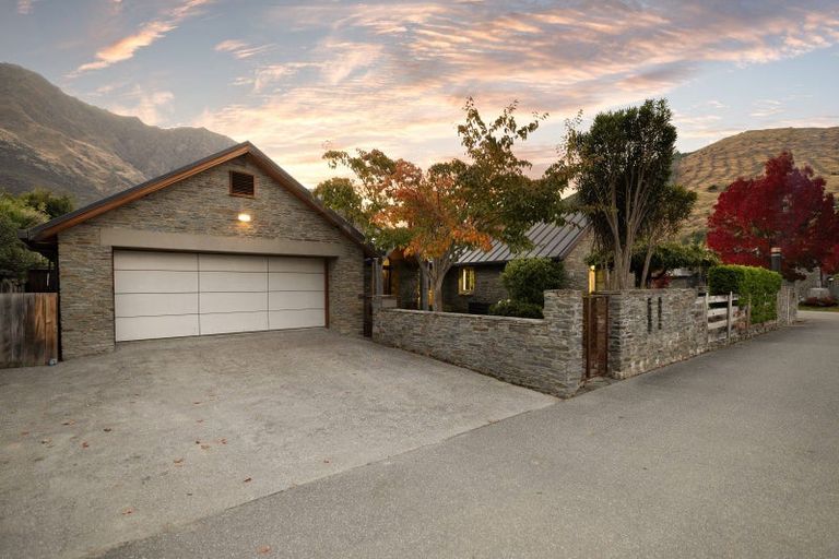 Photo of property in 12 Amber Close, Arthurs Point, Queenstown, 9371