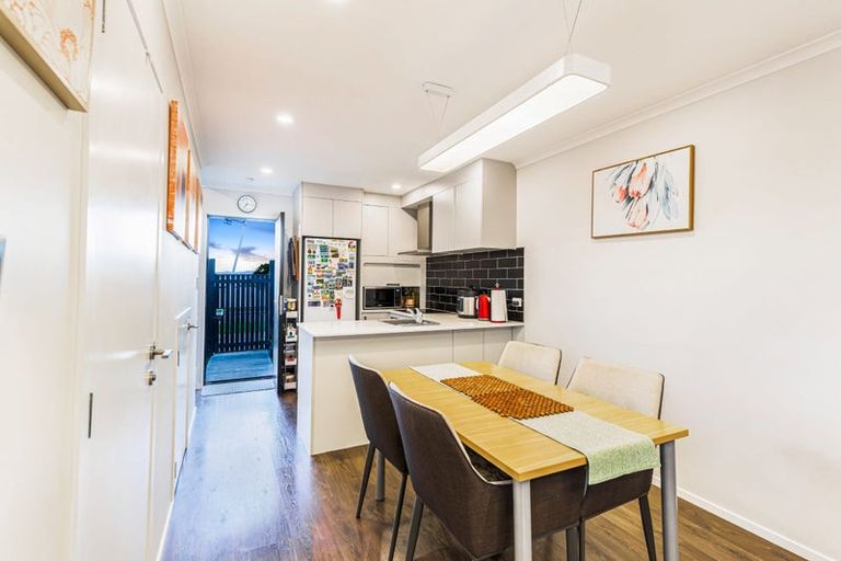 Photo of property in 2 Wharara Lane, Massey, Auckland, 0614