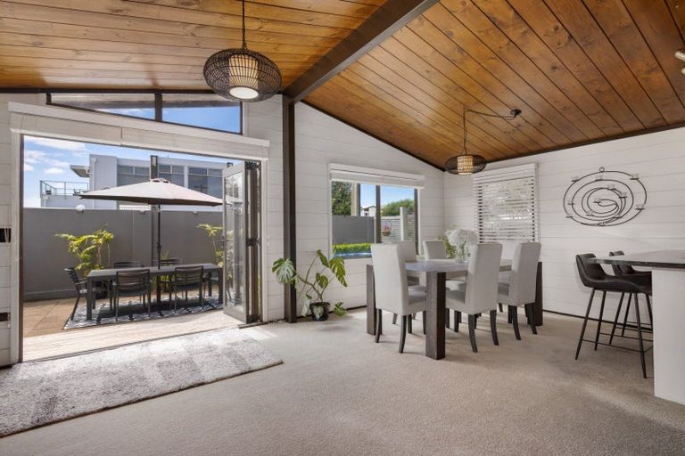 Photo of property in 32 Karewa Parade, Papamoa Beach, Papamoa, 3118