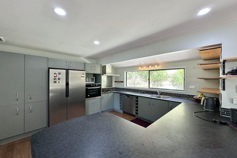 Photo of property in 116 Pinehaven Road, Pinehaven, Upper Hutt, 5019