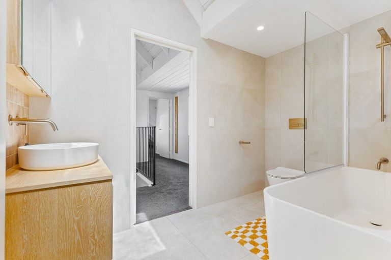 Photo of property in 89 Hebron Road, Waiake, Auckland, 0630