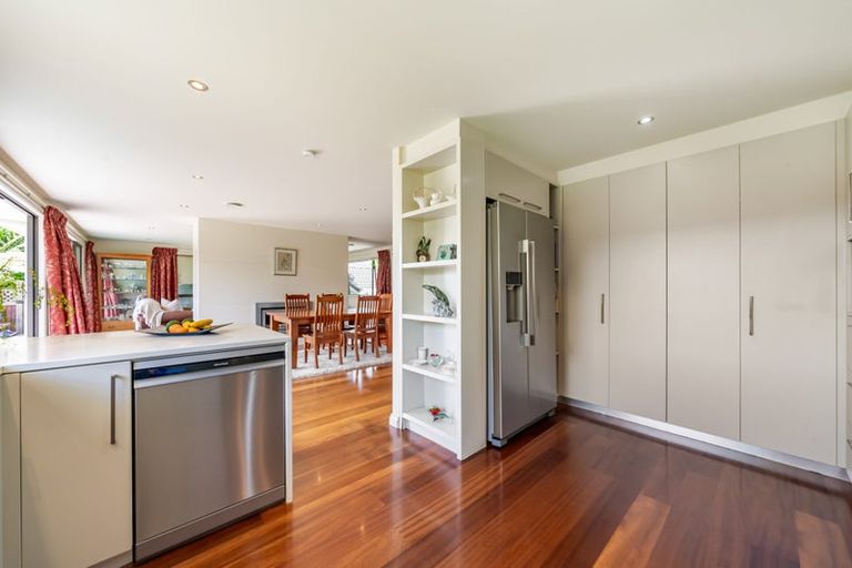 Photo of property in 43c Dowling Grove, Silverstream, Upper Hutt, 5019