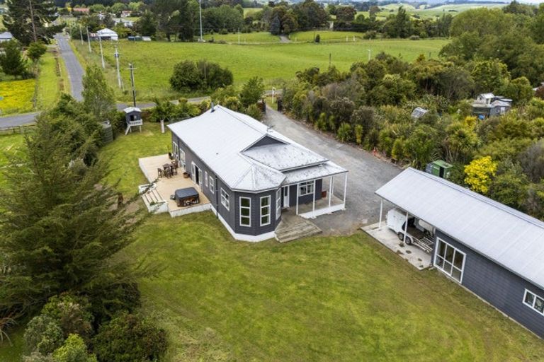 Photo of property in 24 Clive Street, Halcombe, Feilding, 4779