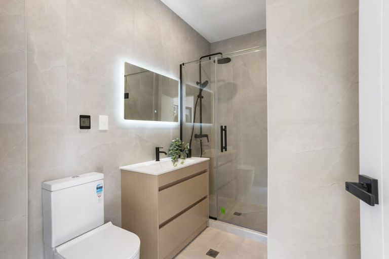 Photo of property in 21b Pipitea Place, Massey, Auckland, 0614