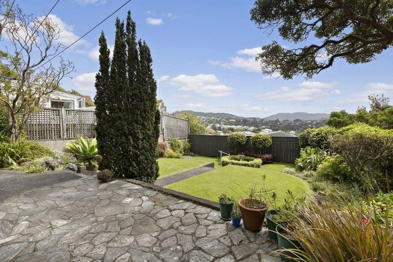 Photo of property in 26 Harbour View Road, Northland, Wellington, 6012