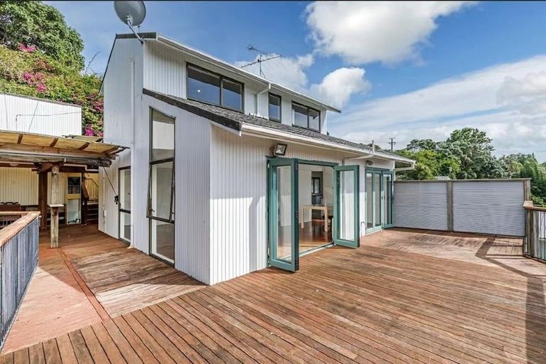 Photo of property in 81 College Road, Northcote, Auckland, 0627