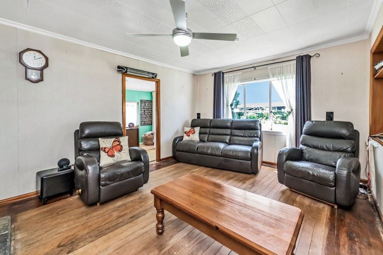 Photo of property in 12 Gift Street, Coalgate, 7673