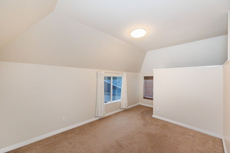 Photo of property in 12 Coromandel Court, Roslyn, Palmerston North, 4414