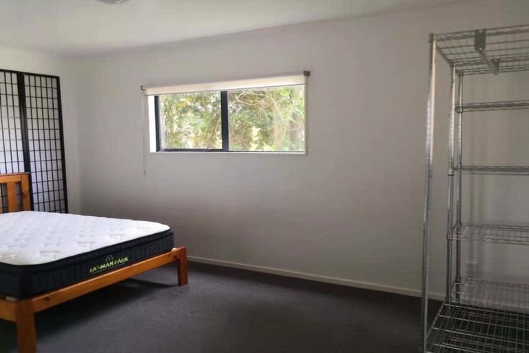 Photo of property in 18 Kiernan Place, Kelston, Auckland, 0602