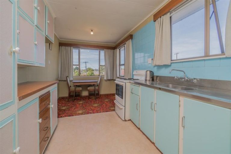 Photo of property in 72 Kelman Road, Kelston, Auckland, 0602