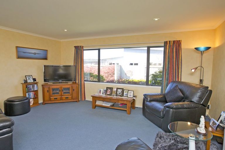 Photo of property in 3 Walnut Grove, Kelvin Grove, Palmerston North, 4414