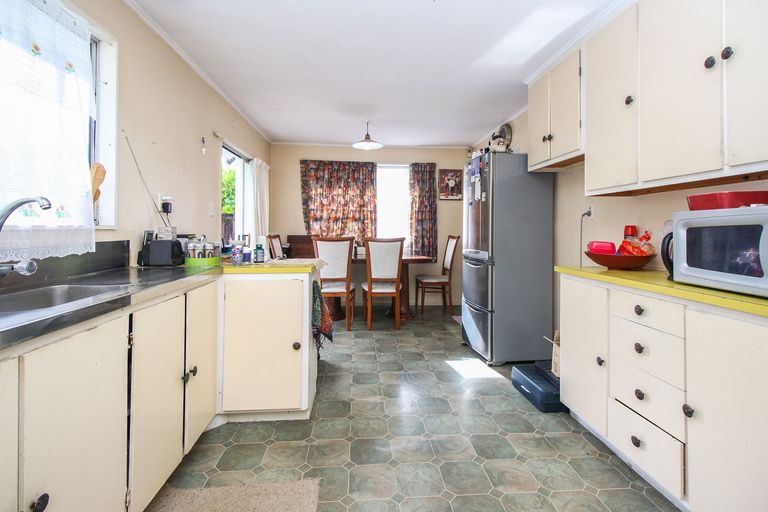 Photo of property in 5 Albemarle Place, Massey, Auckland, 0614