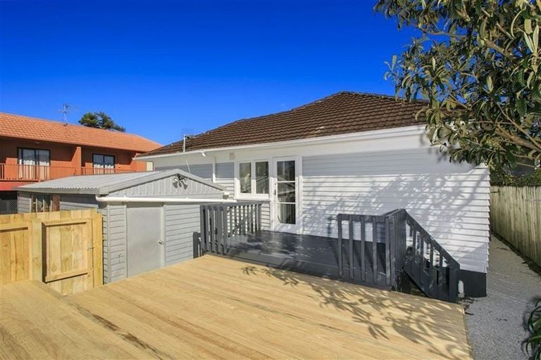 Photo of property in 24 Reid Road, New Lynn, Auckland, 0600