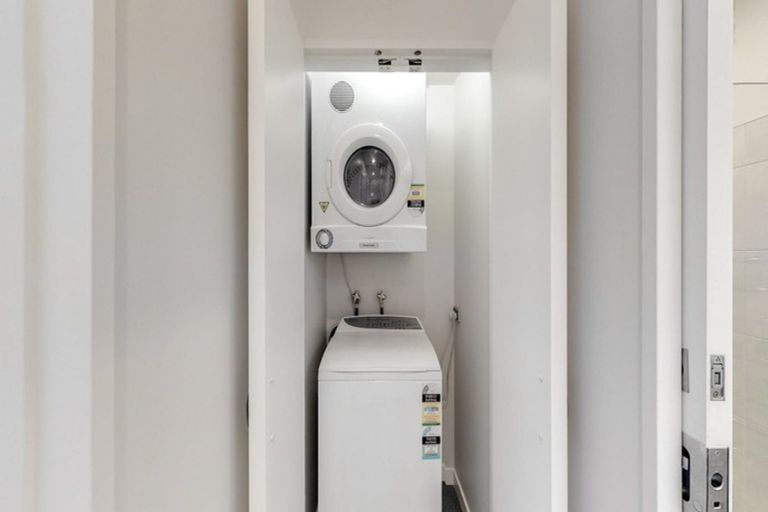 Photo of property in 15 San Sebastian Road, Kelburn, Wellington, 6012